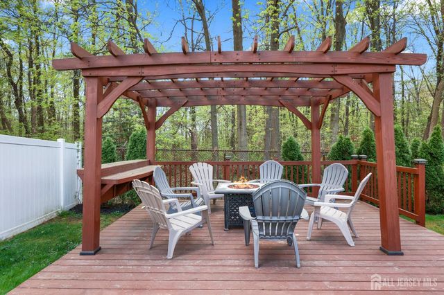 17 Clembil Court, Hopelawn, NJ 08861