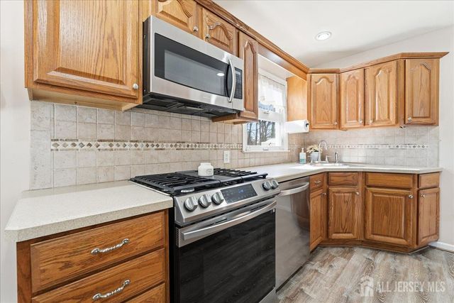 17 Clembil Court, Hopelawn, NJ 08861