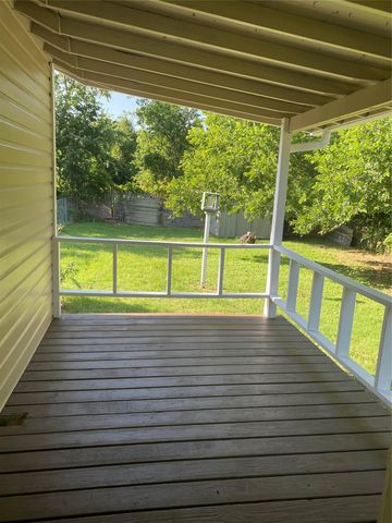 506 N Lamar Street, Weatherford, TX 76086