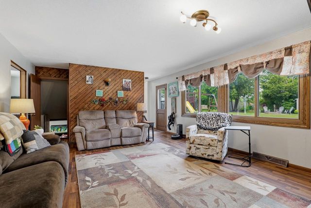 241 Crestwood DRIVE, Sheboygan Falls, WI 53085