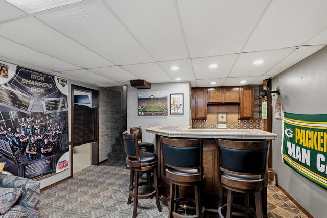 241 Crestwood DRIVE, Sheboygan Falls, WI 53085