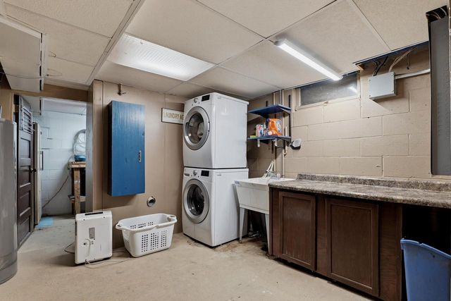 241 Crestwood DRIVE, Sheboygan Falls, WI 53085