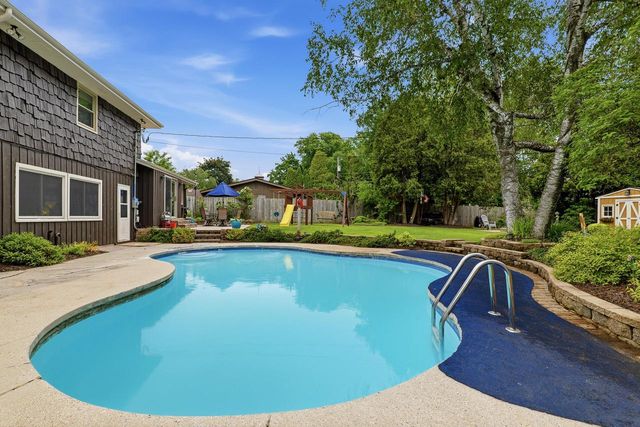 241 Crestwood DRIVE, Sheboygan Falls, WI 53085