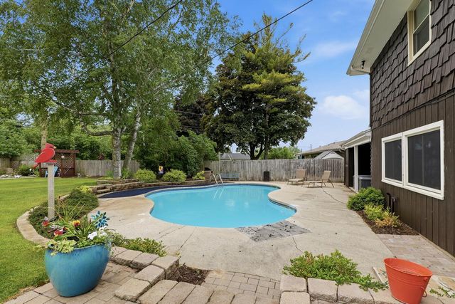 241 Crestwood DRIVE, Sheboygan Falls, WI 53085