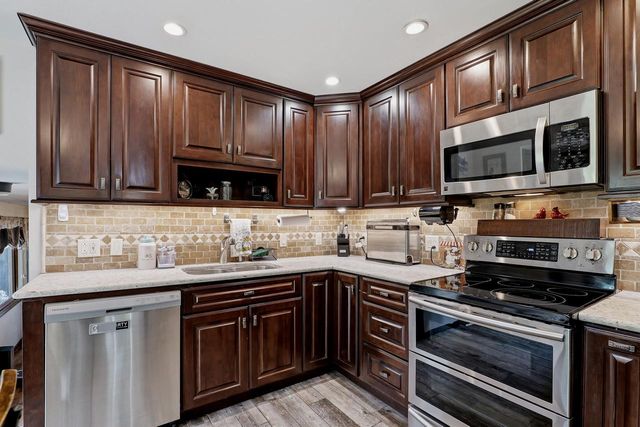 241 Crestwood DRIVE, Sheboygan Falls, WI 53085