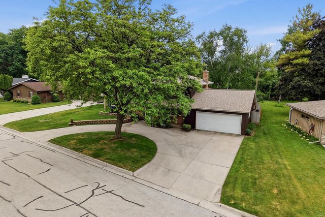 241 Crestwood DRIVE, Sheboygan Falls, WI 53085