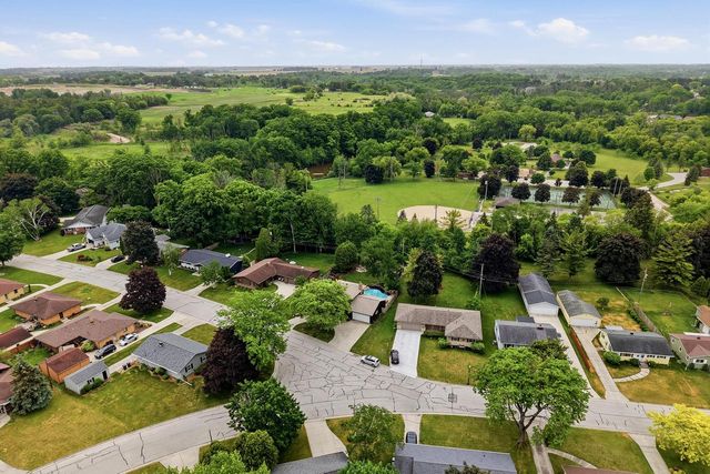 241 Crestwood DRIVE, Sheboygan Falls, WI 53085