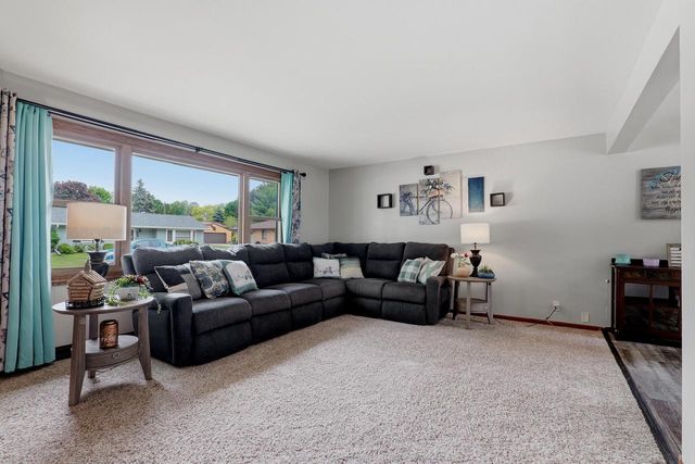 241 Crestwood DRIVE, Sheboygan Falls, WI 53085