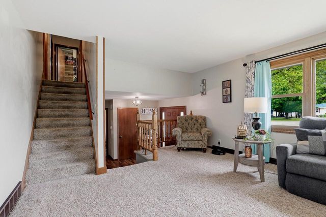 241 Crestwood DRIVE, Sheboygan Falls, WI 53085