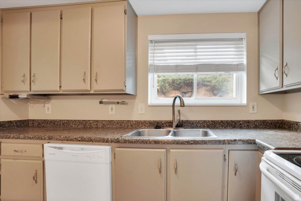 8108 S COTTONWOOD HILLS CIR #7 CIR, Sandy, UT 84094 — photo 5
