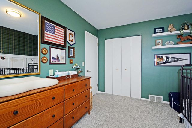 911 Sunnyview Lane, Minnetonka, MN 55305