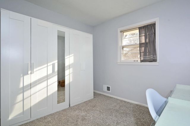 911 Sunnyview Lane, Minnetonka, MN 55305