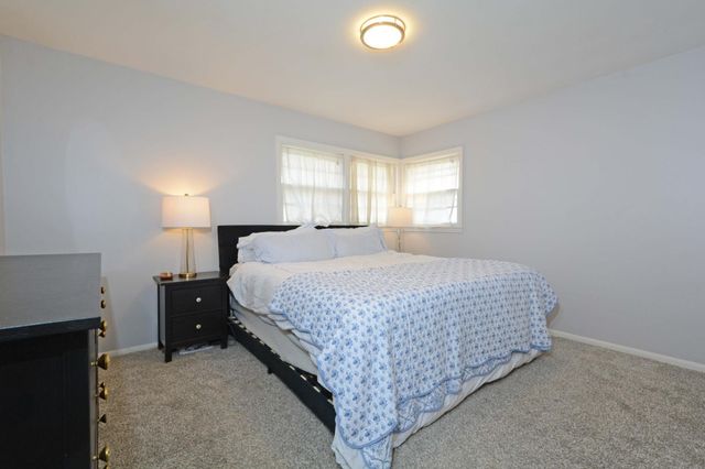 911 Sunnyview Lane, Minnetonka, MN 55305