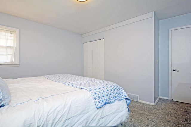 911 Sunnyview Lane, Minnetonka, MN 55305