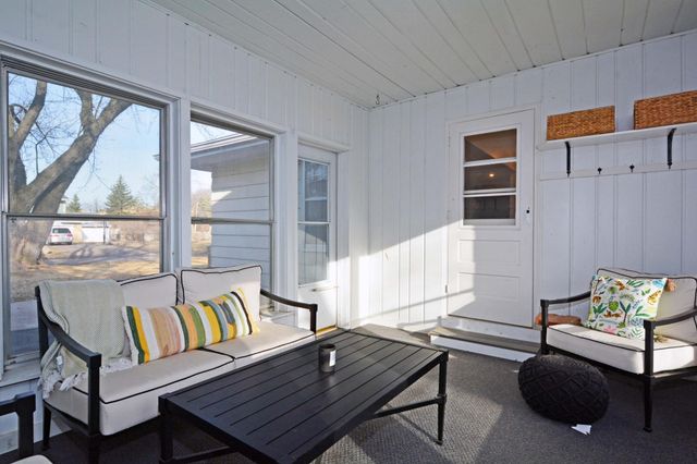 911 Sunnyview Lane, Minnetonka, MN 55305