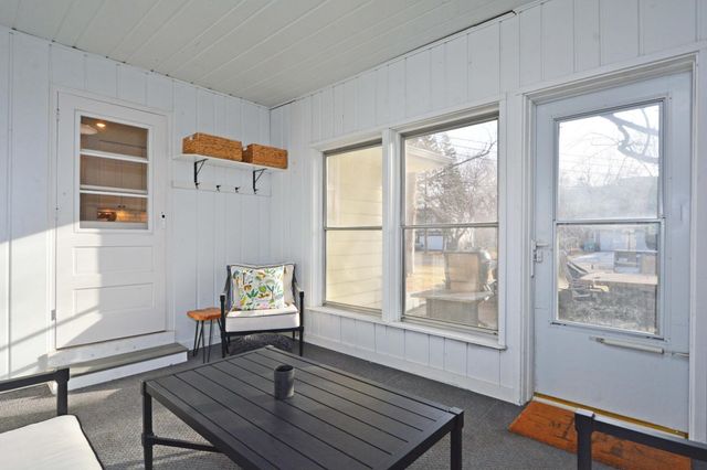 911 Sunnyview Lane, Minnetonka, MN 55305