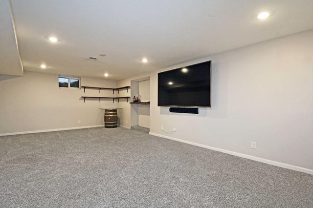 911 Sunnyview Lane, Minnetonka, MN 55305