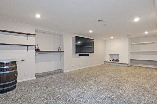 911 Sunnyview Lane, Minnetonka, MN 55305