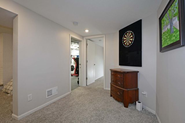 911 Sunnyview Lane, Minnetonka, MN 55305