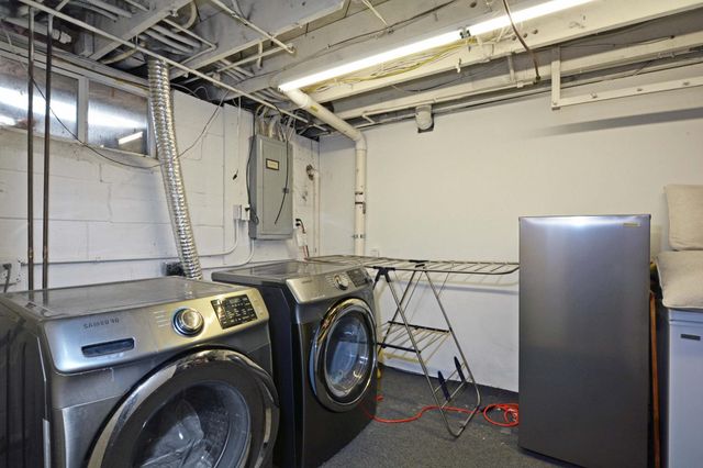 911 Sunnyview Lane, Minnetonka, MN 55305