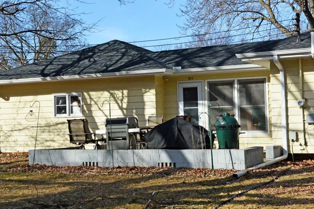 911 Sunnyview Lane, Minnetonka, MN 55305