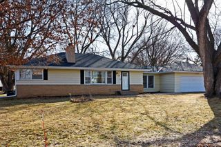 911 Sunnyview Lane, Minnetonka, MN 55305