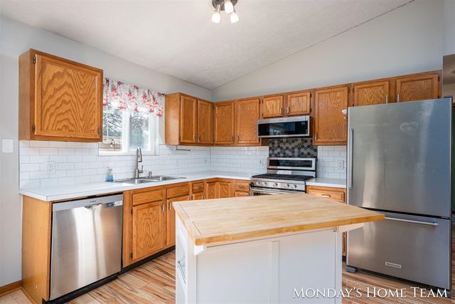 3334 Hazelnut Drive, Grand Rapids, MI 49504