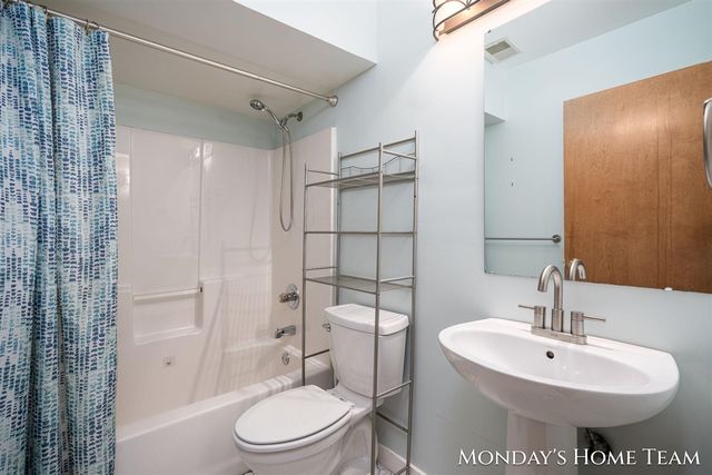 3334 Hazelnut Drive, Grand Rapids, MI 49504