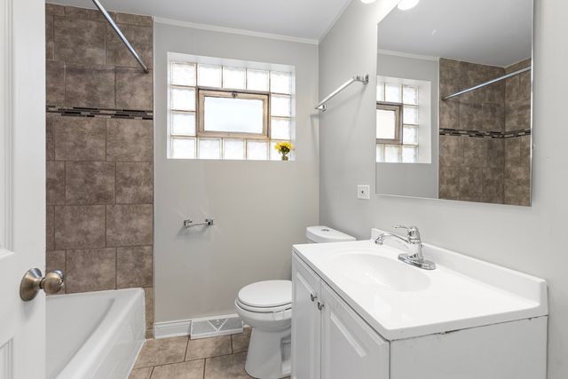 1402 E 76th Street, Chicago, IL 60619