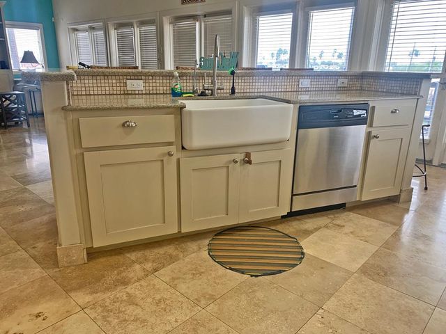 813 Tarpon Ave, Port Isabel, TX 78578