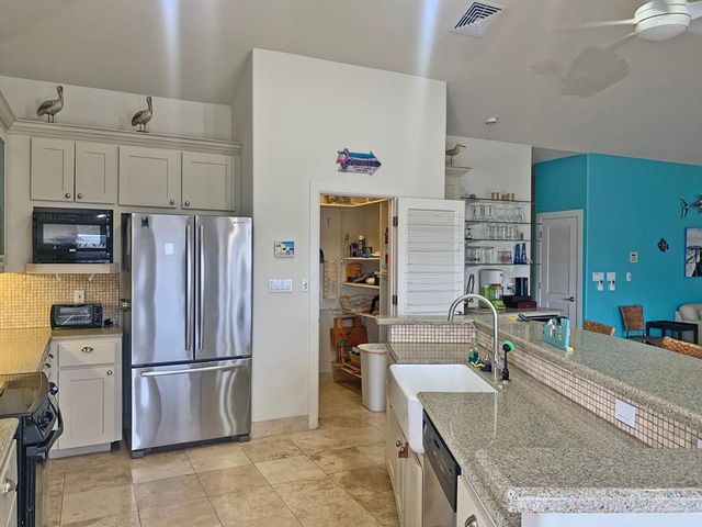 813 Tarpon Ave, Port Isabel, TX 78578