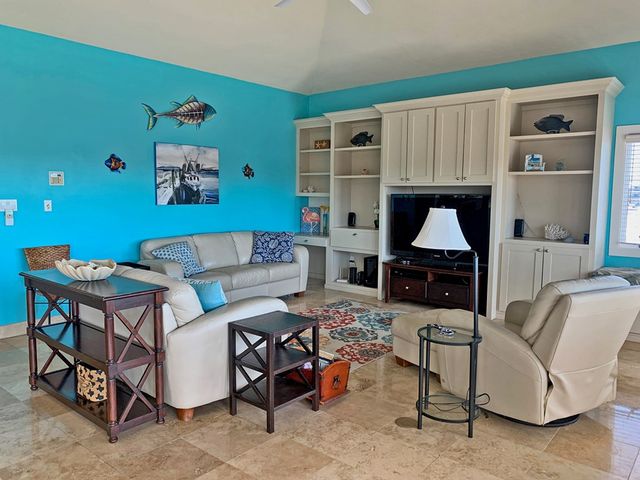 813 Tarpon Ave, Port Isabel, TX 78578