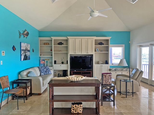 813 Tarpon Ave, Port Isabel, TX 78578