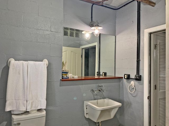 813 Tarpon Ave, Port Isabel, TX 78578