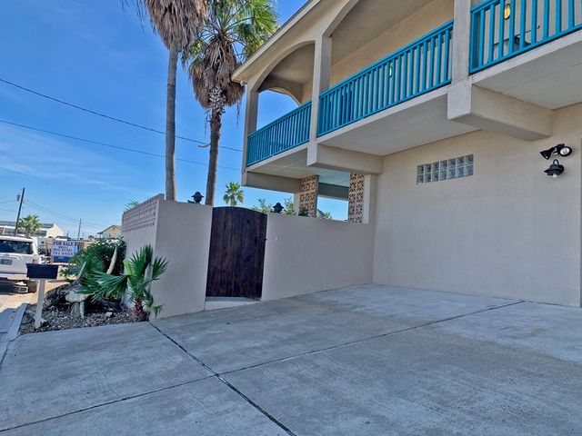 813 Tarpon Ave, Port Isabel, TX 78578