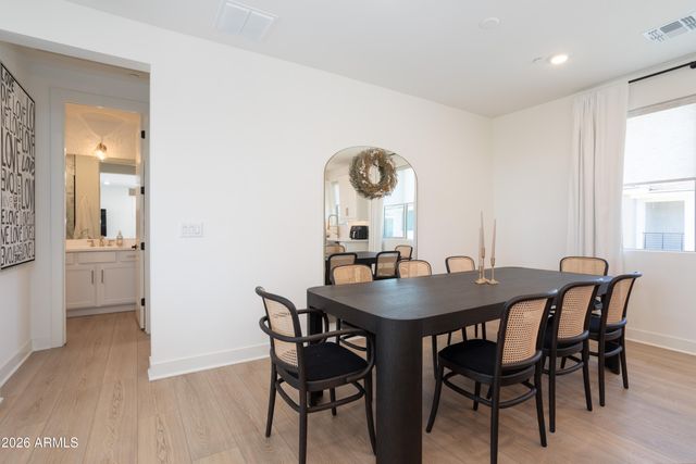 2121 W SONORAN DESERT Drive 8, Phoenix, AZ 85085