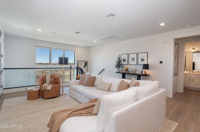 2121 W SONORAN DESERT Drive 8, Phoenix, AZ 85085