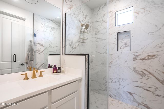 2121 W SONORAN DESERT Drive 8, Phoenix, AZ 85085