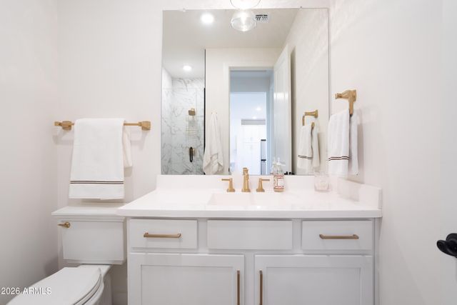 2121 W SONORAN DESERT Drive 8, Phoenix, AZ 85085