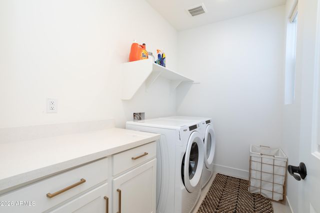 2121 W SONORAN DESERT Drive 8, Phoenix, AZ 85085