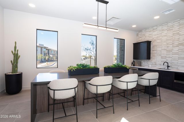 2121 W SONORAN DESERT Drive 8, Phoenix, AZ 85085