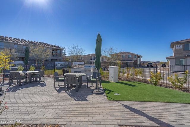 2121 W SONORAN DESERT Drive 8, Phoenix, AZ 85085