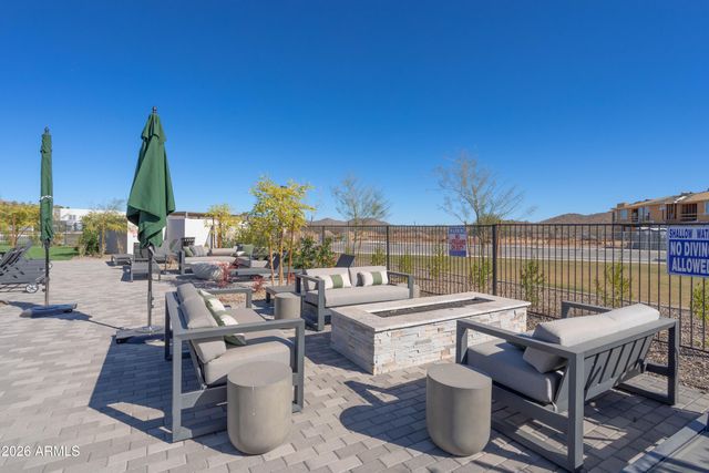 2121 W SONORAN DESERT Drive 8, Phoenix, AZ 85085