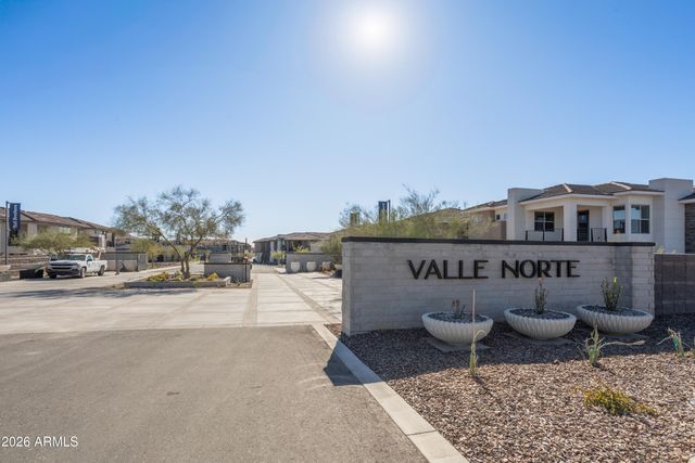 2121 W SONORAN DESERT Drive 8, Phoenix, AZ 85085