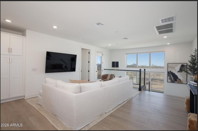 2121 W SONORAN DESERT Drive 8, Phoenix, AZ 85085