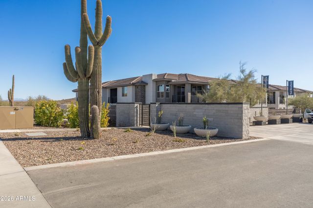 2121 W SONORAN DESERT Drive 8, Phoenix, AZ 85085