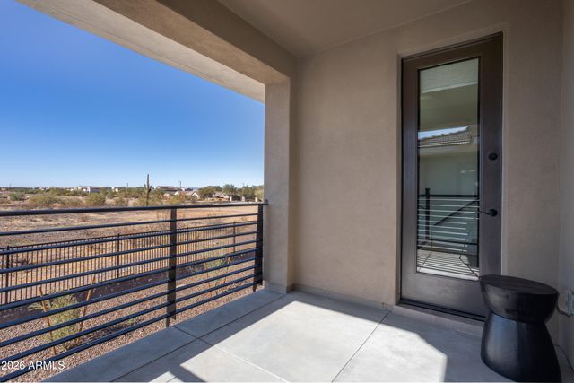 2121 W SONORAN DESERT Drive 8, Phoenix, AZ 85085