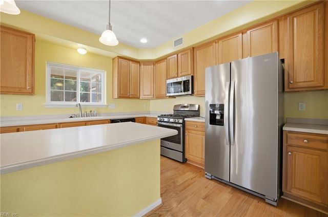 5060 Kings Grant CIR, Suffolk, VA 23434