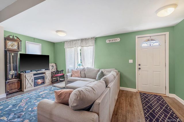 1406 Coates Avenue, Holbrook, NY 11741