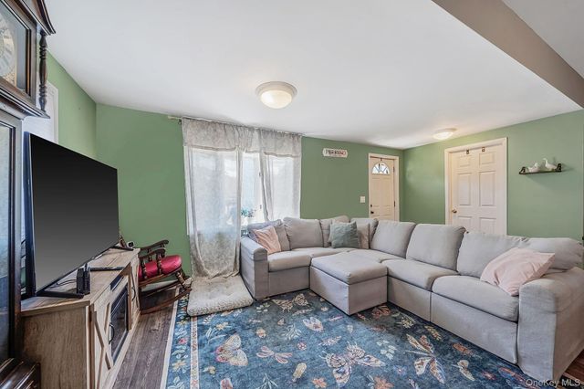 1406 Coates Avenue, Holbrook, NY 11741